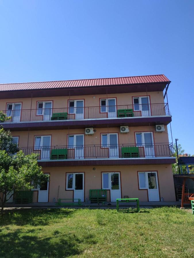 Monte Karlo Hotel Zaliznyy Port Exterior photo