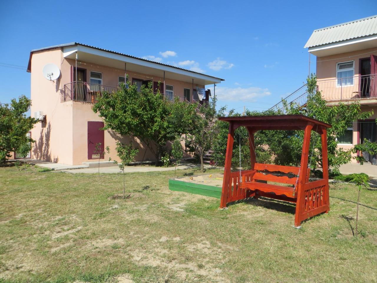 Monte Karlo Hotel Zaliznyy Port Exterior photo